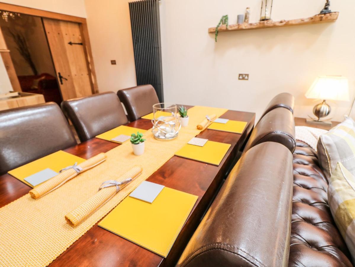 The Upper Room Ballymena Bagian luar foto