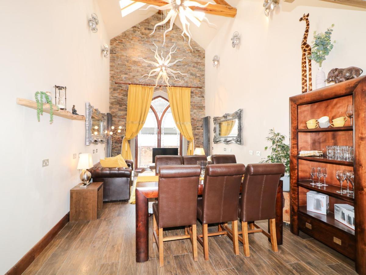 The Upper Room Ballymena Bagian luar foto